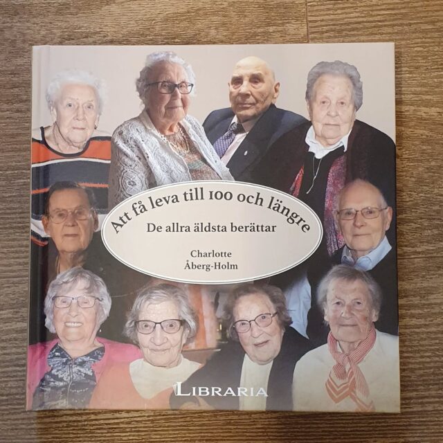 I dag fick vi in denna pärla, Att få leva till 100 och längre -De allra äldsta berättar av Charlotte Åberg-Holm. Hela tre av de 10 intervjuade är från Åland, vi har Ulla Wickström från Mariehamn, Runar Blomsterlund från Godby och Helena Larson från Hammarland.