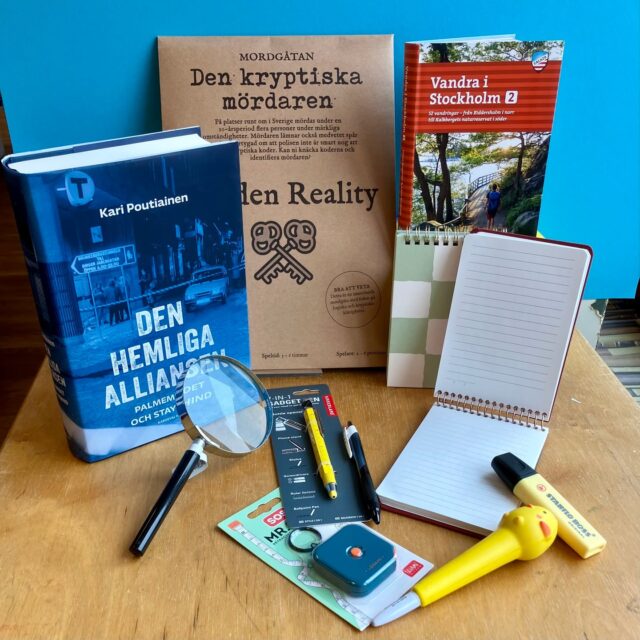 Idag är det 40 år sedan den folkkäre svenska statsministern Olof Palme dödades på öppen gata 😢🌹

Eftersom det verkar vara för sent att ansluta sig till den årliga palmemordskonferensen som går av stapeln i morgon har vi för er skull komponerat ett eget litet detektiv-kit. Här hittar ni allt som kan behövas för att kunna nysta vidare i denna härva, sannolikt eller konspiratoriskt... det får ni välja själva 🙃

Behöver ni något helt annat? Då finns vi på plats fram till kl 16 denna vårdoftande lördag.

Trevlig helg allihopa! 🥰