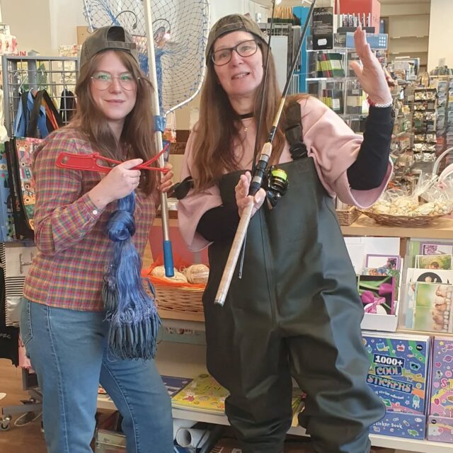 När vi hörde att fiskekojan stänger vid Maxinge så såg vi vår chans. Vi har länge funderat vad vi mera kan sälja i butiken och nu kom det, färsk FISK 🐟. Vi kommer att behöva justera våra öppettider så vi hinner fiska innan vi öppnar eftersom vi verkligen vill ha färsk fisk till våra kunder. Återkommer senare med flera detaljer.