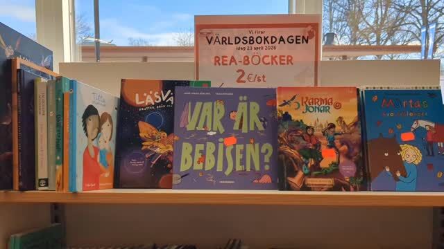 Idag firar vi världsbokdagen 🥳🎉
Kom in och fynda bland reaböckerna, idag endast 2 euro per bok, otroligt! 

Välkommen 🧡🧡🧡