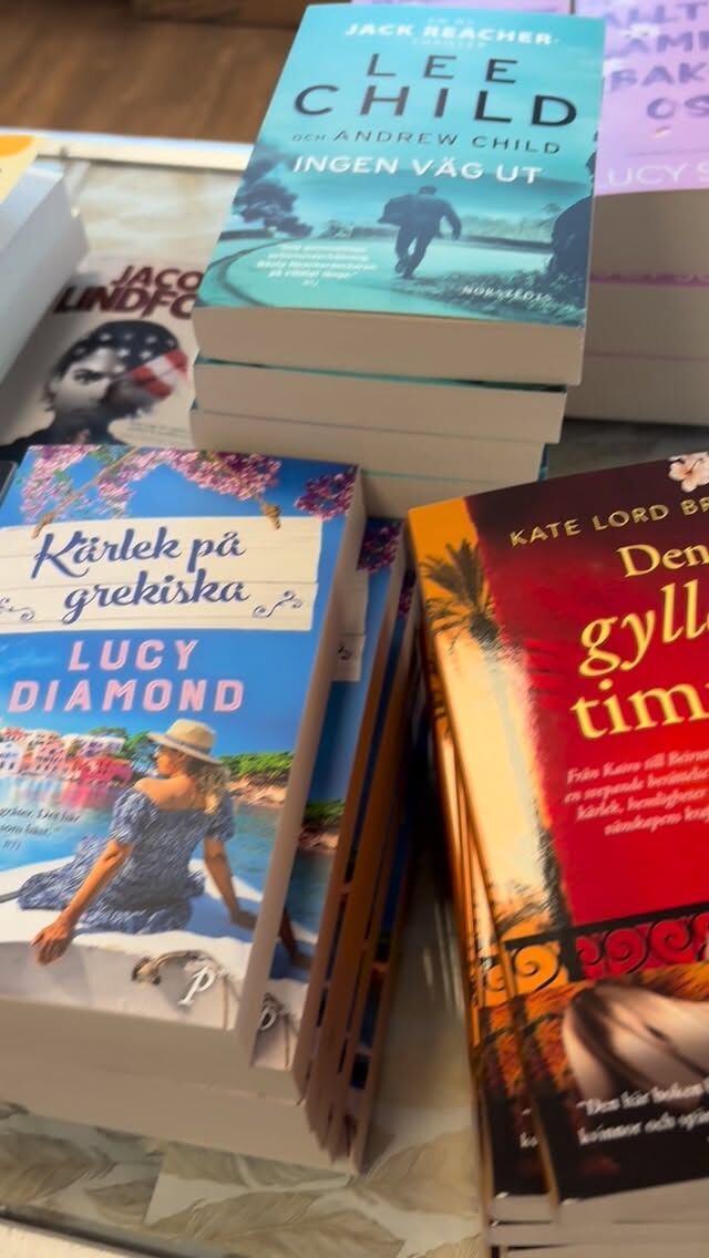 Som vanligt denna tid på året så är det POCKET-BONANZA! Det är superkul men också en utmaning att få plats med allting…så det blir dagens projekt 💪🏼 Jag håller öppet till 15 idag, perfekt om man har långhelg men saknar läsning! Varmt välkomna! 🌼 //Sara