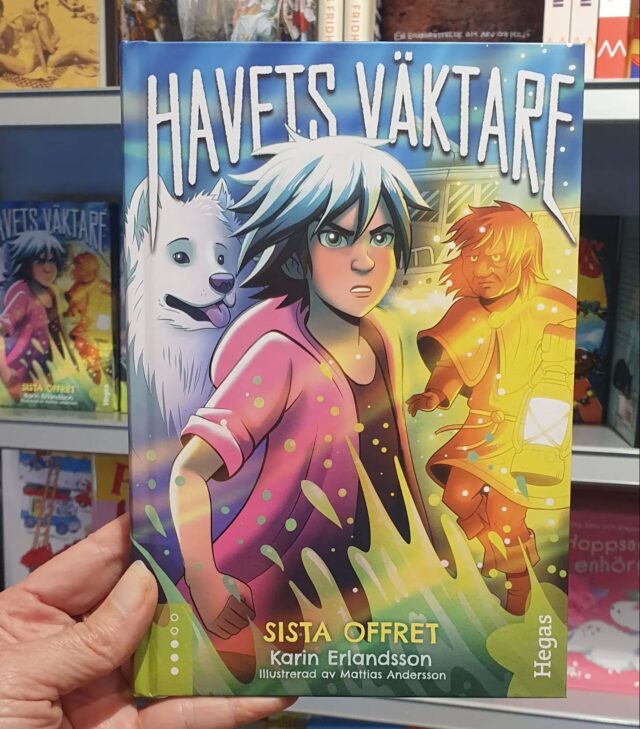 Nu är den äntligen här, fjärde delen i Karin Erlandssons serie om Havets väktare. I Sista offret är hela Norrvika förgiftat och Xen kämpar för att stoppa lyktvarelsernas terror mot ön. Spännande, hur skall det gå?!?