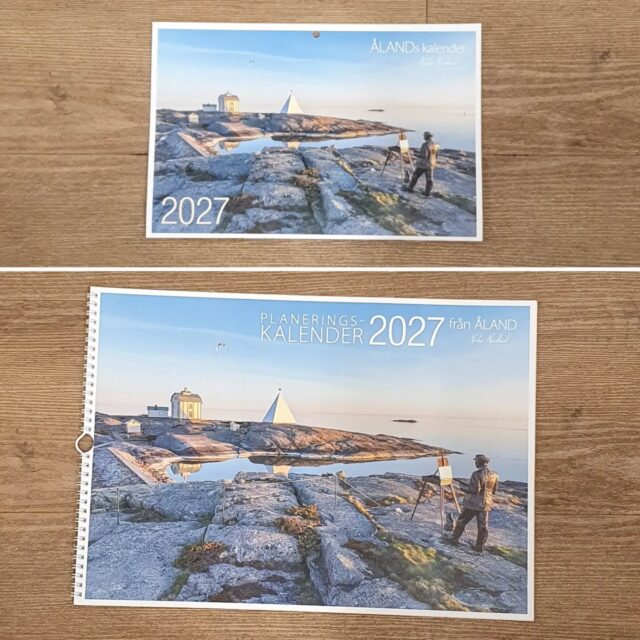 Nu har @nic.nord.photos stämningsfulla kalendrar för 2027 kommit och i år har han utökat sitt sortiment och har förutom månadskalendern en trio planeringskalender. Planeringskalendern har tre månader på samma blad, månaden som varit ovanför månaden som är i mitten och kommande månad nedanför.